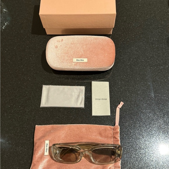 Miu Miu Sunglasses with Pink Velvet Case - Picture 4 of 6